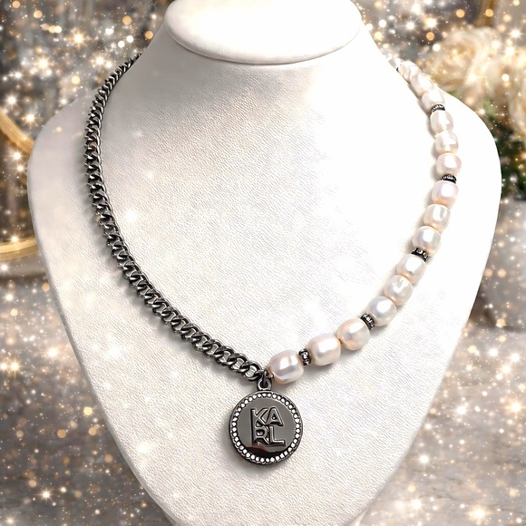 Karl Lagerfeld Hematite Imitation Pearl & Crystal Logo Disc Pendant Necklace! - Picture 3 of 4